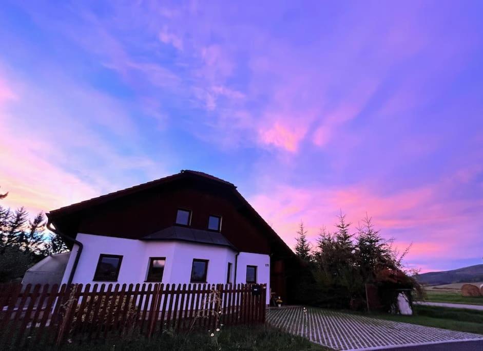 "Stone'S Throw" Krumlov 5 Min By Car, Lipno 15 Min By Car, 2 Bdrooms,Playroom Kájov Exterior foto